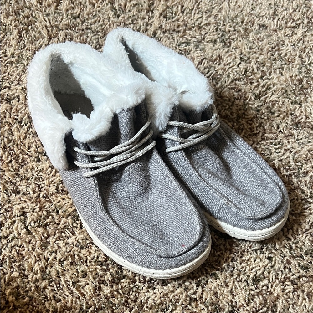 Hey Dude Gray Women's Slippers with White Fur